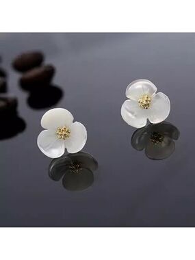 18k GP sterling silver Mother of Pearl flower earrings